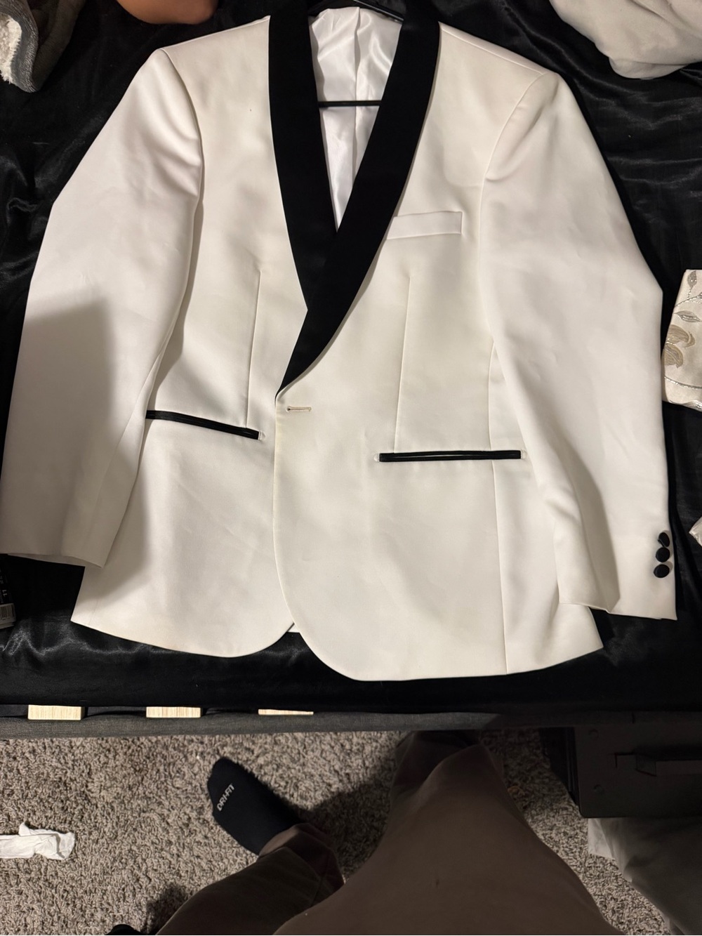 White Tuxedo Jacket with Black Shawl Collar 100$ size 40r